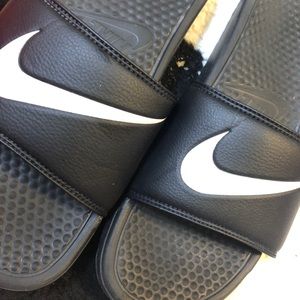 Black nike slides
